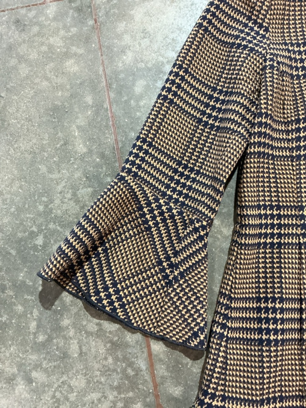 Cabi Houndstooth Plaid Zip Peplum Jacket Small Bell Sleeve - Picture 3 of 8